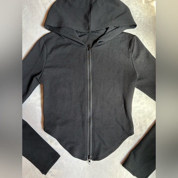 ❌SOLD❌ BLACK HOODED TWO WAY ZIP UP LONG SLEEVE WORKOUT ACTIVEWEAR JACKET HOODIE - Picture 6 of 9
